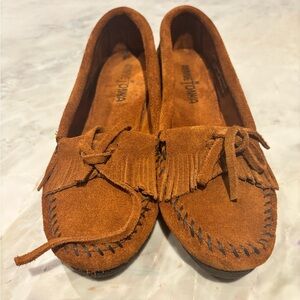 Minnetonka Classic  Brown Suede Moccasins